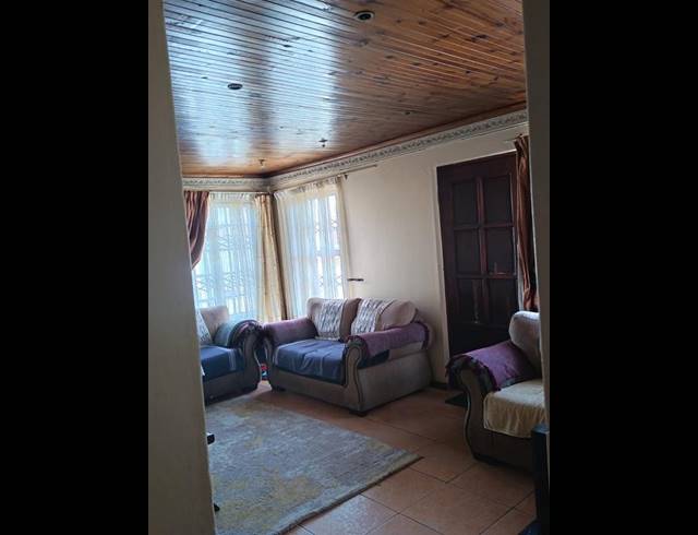 2 BEDROOM HOUSE FOR SALE IN VICTORIA MXENGE